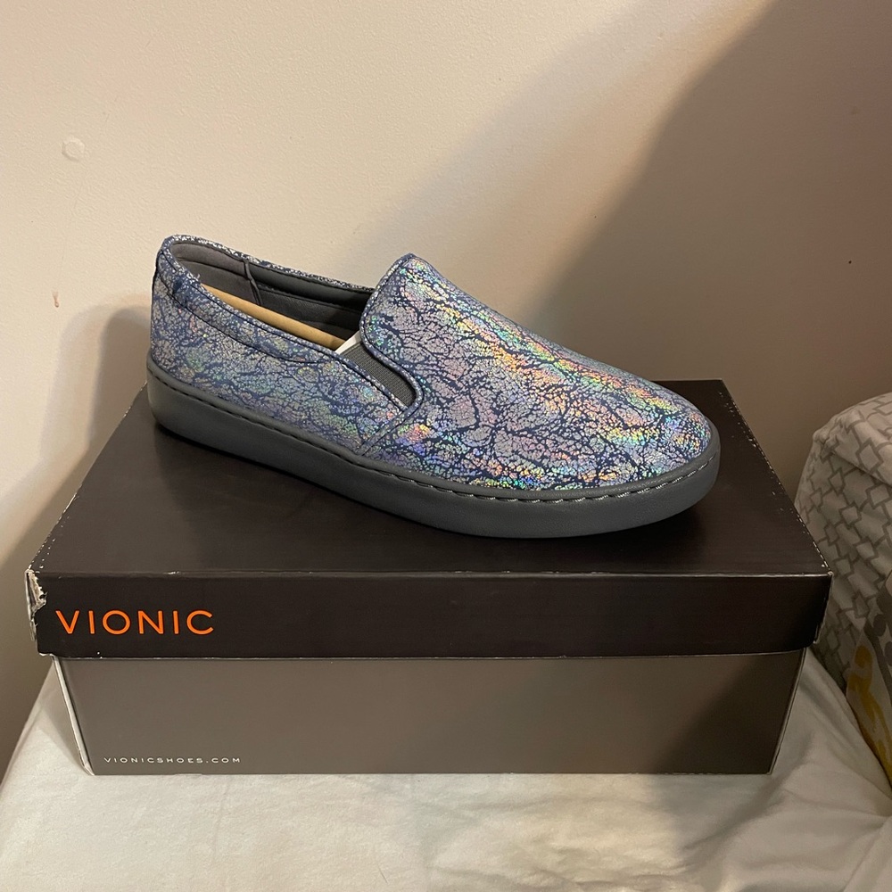 Bionic shoes metallic